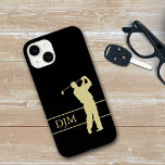 Funda Para iPhone 14 De Case-Mate Monogram Gold Silhouette Golfer<br><div class="desc">Perfect for the golf fan,  this phone case features a gold silhouette golfer in full swing. At the bottom is your monogram framed by thin matching gold lines. The text and image are placed on a black background. Be sure to see the matching golf accessory items in our store.</div>