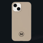 Funda Para iPhone 14 De Case-Mate Monograma Beige mínimo moderno<br><div class="desc">Estuche moderno Minimalista Beige Black Monogram Emblem Phone. Sencillo emblema en monograma negro y beige con monogramado inicial en tipografía moderna sobre un simple fondo beige sólido y liso.</div>