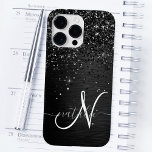 Funda Para iPhone 14 Pro Max De Case-Mate Monograma de espuma de Purpurina negro personaliza<br><div class="desc">Personalice fácilmente este elegante diseño de estuches de teléfono de moda con purpurina brillante negro de bonito sobre fondo metálico cepillado negro.</div>