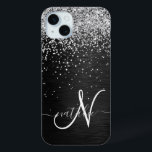 Funda Para iPhone 15 Mini Monograma de espuma negra Purpurina plateado perso<br><div class="desc">Personaliza fácilmente este elegante diseño de estuches de teléfono de moda con purpurina brillante de plata de bonito sobre fondo metálico cepillado negro.</div>