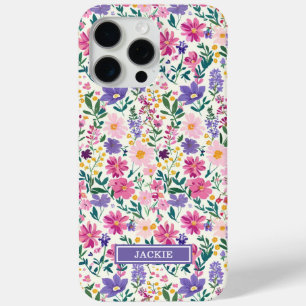 Funda Para iPhone 15 Pro Max Monograma de flores ditsy rosadas y púrpuras