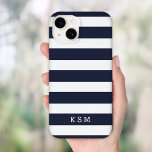 Funda Para iPhone 14 De Case-Mate Monograma de franjas clásicas azul y blanco de la<br><div class="desc">Proteja su teléfono con estilo con este estuche para iPhone clásico con rayas precoces, con un patrón de rayas atemporales y un nombre o monograma personalizado para un toque sofisticado. Elija entre una variedad de colores y tipos de letra para que coincidan con su estética, tanto si prefiere tonos negrita,...</div>