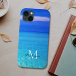 Funda Para iPhone 13 Monograma del nombre personalizado del océano azul<br><div class="desc">Este estuche para iPhone está decorado con una foto de un cielo azul y un mar turquesa. Personalizable fácil con su nombre y monograma.</div>