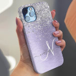 Funda Para iPhone 14 Plus De Case-Mate Monograma del Purpurina plateado Metalizado cepill<br><div class="desc">Personaliza fácilmente este diseño de estuche de teléfono de moda de moda con purpurina brillante de bonito plateado sobre un fondo metálico morado.</div>
