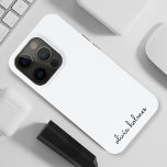 Funda Para iPhone 15 Pro Monograma elegante | Guión blanco Minimalista mode<br><div class="desc">Un diseño simple y elegante de monograma personalizado en una tipografía informal de escritura manuscrita en blanco y negro monocromo. El monograma puede ser fácilmente personalizado para hacer un diseño tan único como usted! El regalo o accesorio perfecto a medida para cualquier ocasión.</div>