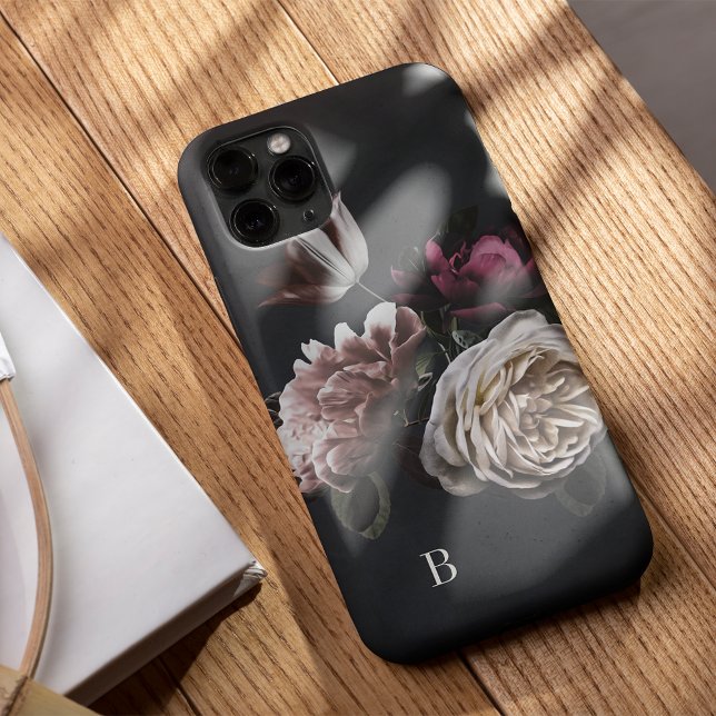Funda De Case-Mate Para iPhone Monograma elegante Rosa floral oscuro (Subido por el creador)