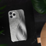 Funda Para iPhone 13 Pro Monograma Faux Diamond Silver Bling<br><div class="desc">Cualquier purpurina o diamantes en diseño son fotos y simulados. Este diseño puede ser personalizado en el área proporcionada cambiando la foto y/o el texto. O puede personalizarse haciendo clic en Personalizar esta plantilla y, a continuación, eligiendo la opción de hacer clic en el personalizar y eliminando o cambiando el...</div>