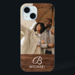 Funda Para iPhone 15 Monograma Foto Madera de grano Nombre personalizad<br><div class="desc">Los Fundas Monograma Foto Madera de Grano de Madera Nombre Personalizado iPhone 15 muestran su foto favorita con su nombre personalizado y su monograma con un acento de madera. Personalice editando el texto en los cuadros de texto proporcionados. Diseñado por ©Evco Studio www.zazzle.com/store/evcostudio</div>