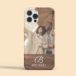 Funda Para iPhone 15 Pro Max Monograma Foto Madera de grano Nombre personalizad<br><div class="desc">Los Fundas Monogram Photo Wood Grain Timber Personalized Name iPhone 15 Pro Max presentan tu foto favorita con tu nombre personalizado y monograma con un acento de madera. Personalice editando el texto en los cuadros de texto proporcionados. Diseñado por ©Evco Studio www.zazzle.com/store/evcostudio</div>