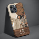 Funda Para iPhone 13 Monograma Foto Madera de grano Nombre personalizad<br><div class="desc">Monograma Foto Madera de grano de lluvia Nombre personalizado iPhone Cases incluye tu foto favorita con tu nombre personalizado y monograma con un acento de madera. Personalice editando el texto en los cuadros de texto proporcionados. Diseñado por ©Evco Studio www.zazzle.com/store/evcostudio</div>