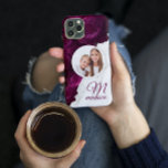 Funda Para iPhone 14 Plus De Case-Mate Monograma Foto Marble floral moderno Nombre person<br><div class="desc">Monograma Foto Moderno Marble Floral Nombre personalizado iPhone Cases de teléfono con tu foto favorita sobre un fondo de mármol y flores moradas. Personalice con su personalizado monograma y nombre editando el texto en el cuadro de texto proporcionado. Diseñado por ©Evco Studio www.zazzle.com/store/evcostudio</div>