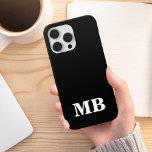 Funda Para iPhone 13 Monograma inicial negro moderno minimalista<br><div class="desc">Estuche de Monograma Inicial Minimalista Negro Moderno. Crea tu propio estuche para iPhone personalizado con el nombre inicial del personalizado.</div>