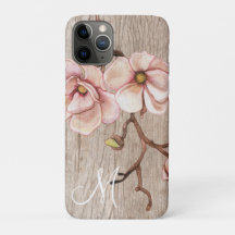 Monograma maderero con magnolias rosadas