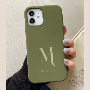 Funda Para iPhone 15 Monograma modernista minimalista en verde oliva