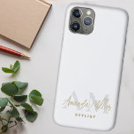 Funda Para iPhone 11 Pro Monograma moderno de oro blanco personalizado con<br><div class="desc">Presentamos el estuche para iPhone de Monograma Moderno Personalizado con Nombre Blanco Oro - un accesorio elegante y elegante que combina personalización con protección de teléfono premium. Este estuche de teléfono monograma presenta un nombre personalizado y un monograma en un elegante guión cursivo manuscrito, creando un aspecto característico. Diseñado tanto...</div>
