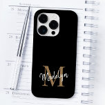 Funda Para iPhone 14 Pro De Case-Mate Monograma moderno de oro negro Nombre de guión fem<br><div class="desc">Estuche para iPhone con moderno Monograma de Oro Negro con guión femenino. Personalice fácilmente este elegante y moderno estuche para iphone con su monograma y nombre personalizado.</div>