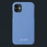 Funda Para iPhone 11 Monograma Personalizado de color sólido azul de fl<br><div class="desc">Moda estuche de teléfono de color sólido en azul de flor de maíz,  mi sombra favorita del mar. Un tranquilo color de agua oceánica con su monograma personalizado. Personalice su nombre en un guión blanco elegante.</div>