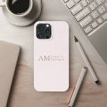 Funda Para iPhone 13 Pro Max Monograma Personalizado Rosa Inicial Y Nombre<br><div class="desc">Proteja su teléfono con estilo con nuestro estuche para iPhone Pastel Pink personalizado de Monograma Minimalista. Este elegante funda presenta un suave fondo rosa pastel, elegantemente adornado con un original en monograma y su nombre personalizado con una letra moderna. Diseñado tanto para la protección como para un toque sofisticado, este...</div>