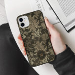 Funda Para iPhone 11 Monograma personalizado Royal Gold Damask<br><div class="desc">Patrón real de damasco de Relieve metalizado de oro falso sobre un fondo negro apagado con un monograma de letra personalizado. No dude en ponerse en contacto con nosotros si tiene alguna solicitud especial de combinaciones de colores o letras. Visita nuestra tienda para ver más artículos de esta colección.</div>