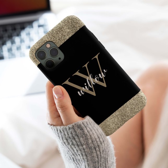 Funda De Case-Mate Para iPhone Monograma Purpurina de oro elegante (Monogram elegant gold glitter top and bottom to add some sparkle with a black background. )