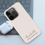 Funda Para iPhone 15 Pro Monograma Rubor Pink | Femeninas Minimalistas mode<br><div class="desc">Un diseño de monograma personalizado sencillo y elegante, con una tipografía de escritura manuscrita minimalista moderna, emparejada con una tipografía de bloques en negro sobre un elegante fondo rosa pastel. El nombre del monograma se puede personalizar fácilmente para hacer un diseño tan único como usted! El regalo o accesorio perfectamente...</div>