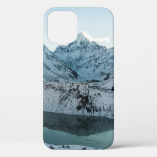 FUNDA PARA iPhone 12 MONTAÑA CUBIERTA DE NIEVE CERCA DEL CUERPO DEL AGU