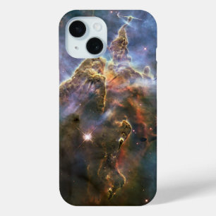 Funda Para iPhone 15 Montaña mística en el espacio hubble de la nebulos