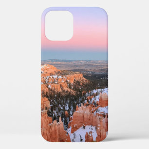 FUNDA PARA iPhone 12 MONTAÑA ROCKY MARRÓN BAJO CIELO AZUL