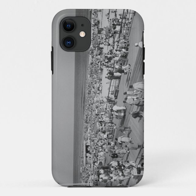 Funda De Case-Mate Para iPhone Muchedumbre en la playa (Reverso)