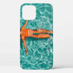 Funda Para iPhone 12 Mujer nadando sola en cuerpo de agua