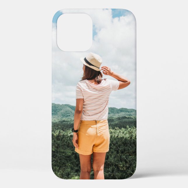 Funda De Case-Mate Para iPhone Mujeres paradas cerca de los árboles (Reverso )