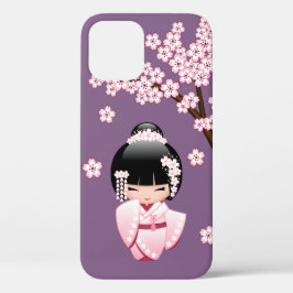 Funda Para iPhone 12 Muñeca Kokeshi de Kimono Rosa sobre Fondo Púrpura