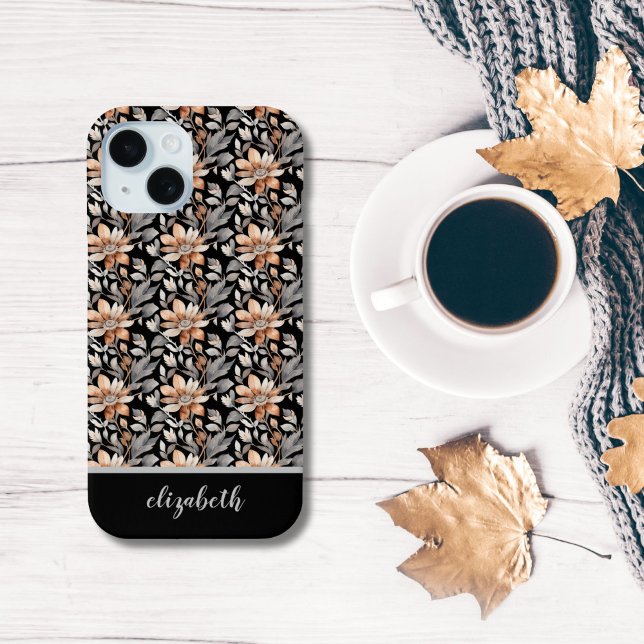 Funda De Case-Mate Para iPhone Naranja Quemado Monograma Polvo Floral Gris Negro (Monogrammed Burnt orange, terracotta rust, grey florals on a black background. gift for her)