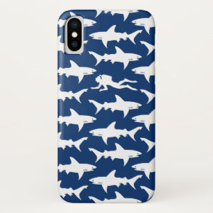 Funda Para iPhone X Natación del buceador con una escuela de tiburones