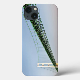 Funda Para iPhone 13 Navegando bajo el puente de Mackinac