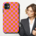 Funda Para iPhone 11 Neon Pink Naranja Checkered Checkerboard Vintage<br><div class="desc">Tablero de verificación de neón rosa y Naranja | Vintage | Clásica | Trendy | Elegante | Moda | Mínimo</div>