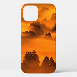 Funda Para iPhone 12 Niebla matutina sobre la inundación del río, abstr