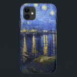Funda Para iPhone 11 Noche estrellada de Van Gogh sobre el caso del<br><div class="desc">Noche estrellada de Van Gogh sobre el caso del iPhone de Rhone. Pintura al óleo en lona a partir de 1888. Uno de la noche más querida de Van Gogh ajardina, noche estrellada sobre las capturas de Rhone el cielo nocturno que estalla sobre el muelle eastside de la ciudad francesa...</div>
