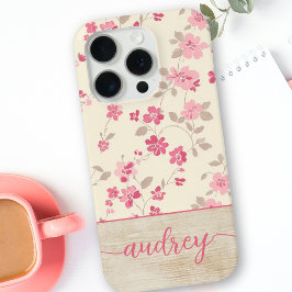 Funda Para iPhone 15 Pro Nombre de monograma de escritura floral de madera