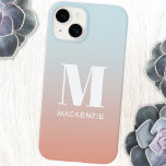 Funda Para iPhone 14 De Case-Mate Nombre de monograma Gradiente simple personalizado<br><div class="desc">Tipografía moderna diseño minimalista de nombre inicial monograma blanco sobre un gradiente rosa a azul pálido. Cambie el nombre y la inicial del monograma a personalizar.</div>