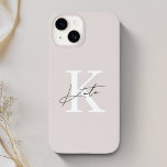 Funda Para iPhone 14 De Case-Mate Nombre de monograma personalizado rosado moderno<br><div class="desc">Estuche para iPhone diseñado por un personalizado que incluye un monograma moderno de escritura a mano con nombre y inicial personalizado.</div>