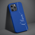 Funda Para iPhone 14 De Case-Mate Nombre del guión de caligrafía elegante azul blanc<br><div class="desc">Blue White Elegant Caligraphy Script Personalizado Nombre personalizado iPhone 14 Smart Phone Cases presenta un diseño moderno,  sencillo y elegante con su nombre personalizado en una tipografía de caligrafía escrita a mano elegante con un fondo azul. Diseñado por ©Evco Studio www.zazzle.com/store/evcostudio</div>