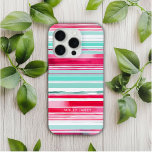 Funda Para iPhone 15 Pro Nombre personalizado moderno de Cyan Magenta de la<br><div class="desc">Modern Preppy Cyan Magenta Patrón de banda de color de agua de color azul Nombre personalizado iPhone 15 Pro Fundas presenta su nombre personalizado, monograma o iniciales en una simple tipografía de escritura en un fondo moderno de banda de color cian y mageneta. Un regalo perfecto para su cumpleaños, madre...</div>