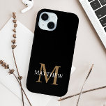 Funda Para iPhone 15 Nombre personalizado Monograma negro<br><div class="desc">Crea tu propio estuche de teléfono redondo negro personalizado con tu nombre y monograma personalizados.</div>