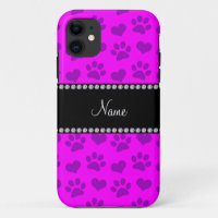 Nombre personalizado neón de color rosa y huellas 