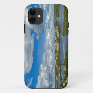 Funda Para iPhone 11 Nubes cúmulus flotan sobre lagos, Noroeste