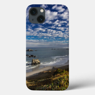 Funda Para iPhone 13 Nubes matutinas y niebla en la playa