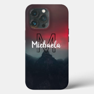 Funda Para iPhone 13 Pro Nubes quemadas, niebla y montañas monograma en el