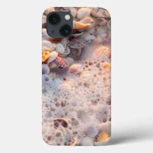 Funda Para iPhone 13 Oleaje entrante y conchas marinas en la isla de Sa