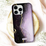 Funda Para iPhone 15 Pro Max Ombre morado y oro Moody Agate Monograma moderno<br><div class="desc">Proteja su teléfono con estilo con este elegante estuche para iPhone "Ethereal Mist" que presenta un diseño cautivador y acentos falsos metálicos. Perfecto para los amantes del lujo y el arte moderno, este funda está disponible para muchos modelos de iPhone y Samsung, ofreciendo opciones de funda Barely There y Tough...</div>